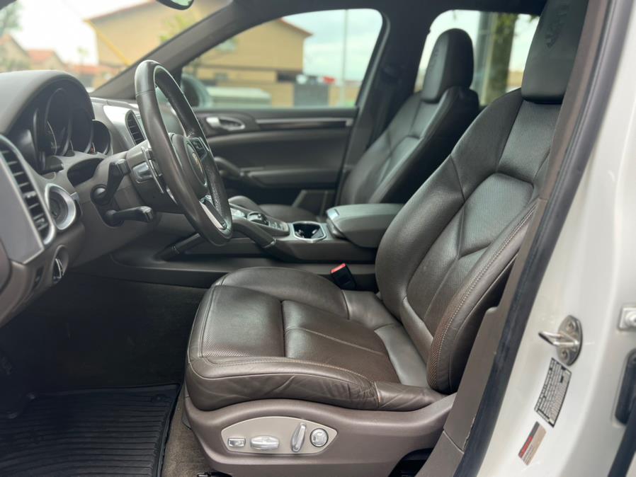 2017 Porsche Cayenne Platinum Edition AWD, available for sale in Hialeah, Florida | The Palm Motors LLC. Hialeah, Florida 2017 Porsche Cayenne Platinum Edition AWD, available for sale in Hialeah, Florida | The Palm Motors LLC. Hialeah, Florida