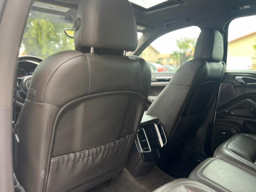 2017 Porsche Cayenne Platinum Edition AWD, available for sale in Hialeah, Florida | The Palm Motors LLC. Hialeah, Florida 2017 Porsche Cayenne Platinum Edition AWD, available for sale in Hialeah, Florida | The Palm Motors LLC. Hialeah, Florida