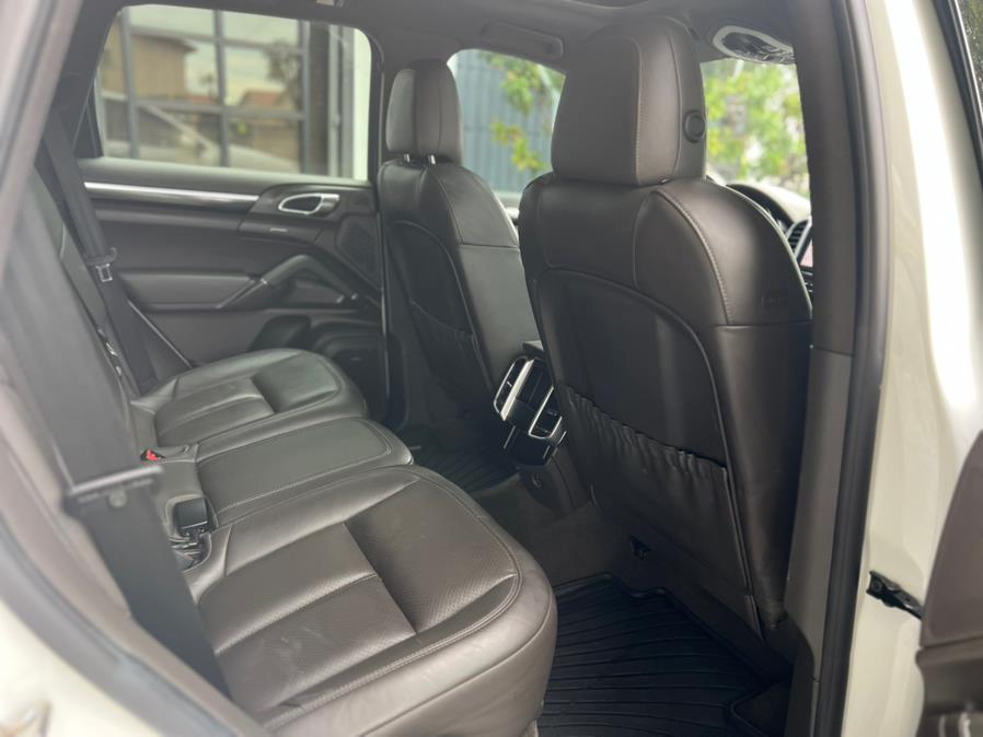 2017 Porsche Cayenne Platinum Edition AWD, available for sale in Hialeah, Florida | The Palm Motors LLC. Hialeah, Florida 2017 Porsche Cayenne Platinum Edition AWD, available for sale in Hialeah, Florida | The Palm Motors LLC. Hialeah, Florida