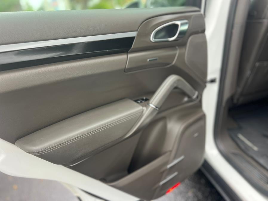 2017 Porsche Cayenne Platinum Edition AWD, available for sale in Hialeah, Florida | The Palm Motors LLC. Hialeah, Florida 2017 Porsche Cayenne Platinum Edition AWD, available for sale in Hialeah, Florida | The Palm Motors LLC. Hialeah, Florida