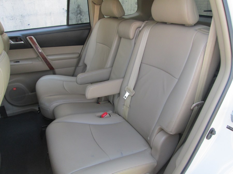 2011 Toyota Highlander 4WD 4dr V6 Limited (Natl), available for sale in Levittown, Pennsylvania | Levittown Auto. Levittown, Pennsylvania 2011 Toyota Highlander 4WD 4dr V6 Limited (Natl), available for sale in Levittown, Pennsylvania | Levittown Auto. Levittown, Pennsylvania