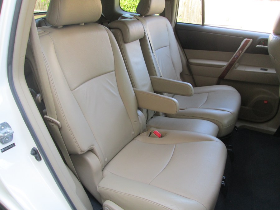 2011 Toyota Highlander 4WD 4dr V6 Limited (Natl), available for sale in Levittown, Pennsylvania | Levittown Auto. Levittown, Pennsylvania 2011 Toyota Highlander 4WD 4dr V6 Limited (Natl), available for sale in Levittown, Pennsylvania | Levittown Auto. Levittown, Pennsylvania