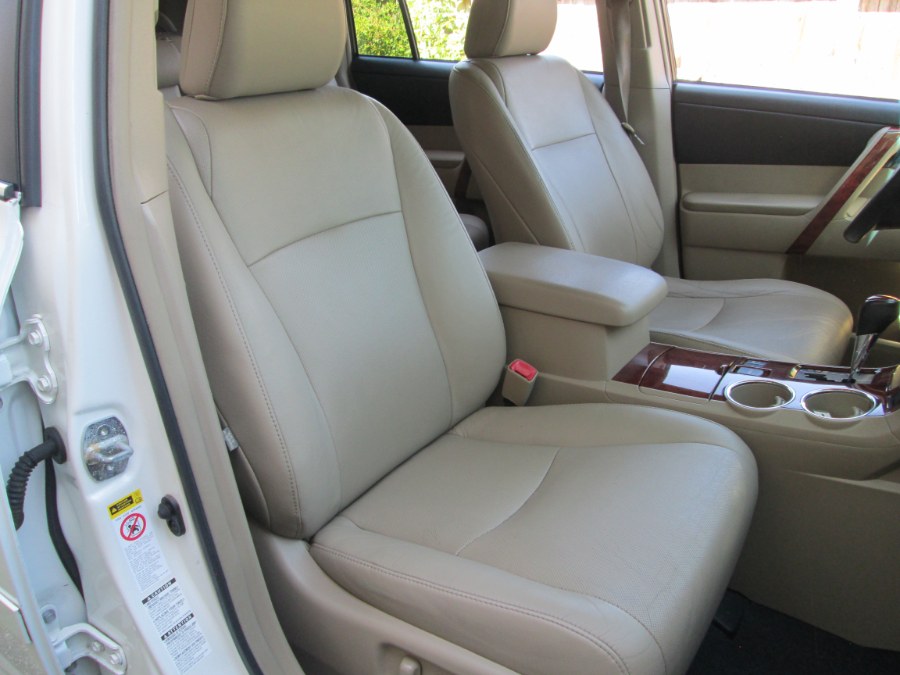 2011 Toyota Highlander 4WD 4dr V6 Limited (Natl), available for sale in Levittown, Pennsylvania | Levittown Auto. Levittown, Pennsylvania 2011 Toyota Highlander 4WD 4dr V6 Limited (Natl), available for sale in Levittown, Pennsylvania | Levittown Auto. Levittown, Pennsylvania