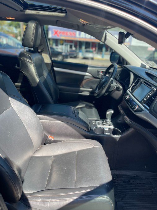 2019 Toyota Highlander XLE V6 AWD (Natl), available for sale in BROOKLYN, New York | Deals on Wheels International Auto. BROOKLYN, New York 2019 Toyota Highlander XLE V6 AWD (Natl), available for sale in BROOKLYN, New York | Deals on Wheels International Auto. BROOKLYN, New York
