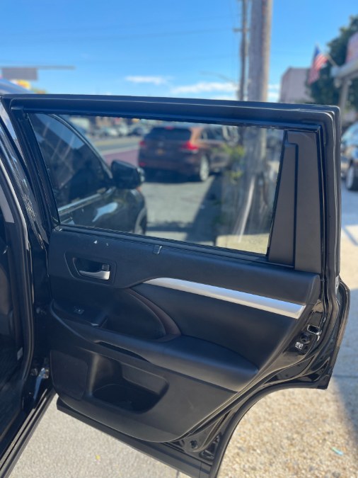 2019 Toyota Highlander XLE V6 AWD (Natl), available for sale in BROOKLYN, New York | Deals on Wheels International Auto. BROOKLYN, New York 2019 Toyota Highlander XLE V6 AWD (Natl), available for sale in BROOKLYN, New York | Deals on Wheels International Auto. BROOKLYN, New York