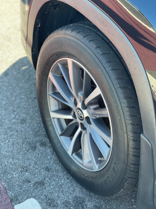 2019 Toyota Highlander XLE V6 AWD (Natl), available for sale in BROOKLYN, New York | Deals on Wheels International Auto. BROOKLYN, New York 2019 Toyota Highlander XLE V6 AWD (Natl), available for sale in BROOKLYN, New York | Deals on Wheels International Auto. BROOKLYN, New York