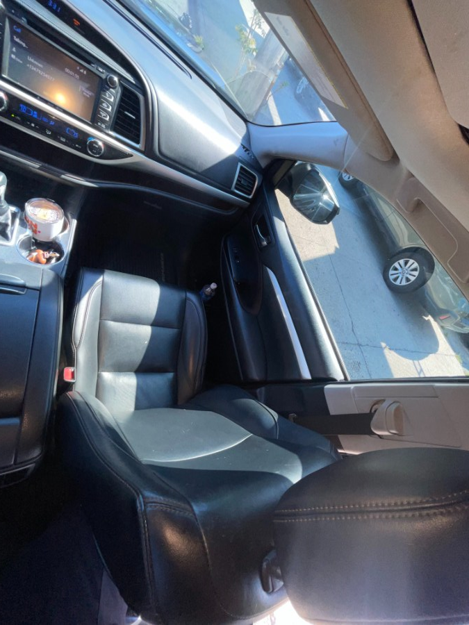 2019 Toyota Highlander XLE V6 AWD (Natl), available for sale in BROOKLYN, New York | Deals on Wheels International Auto. BROOKLYN, New York 2019 Toyota Highlander XLE V6 AWD (Natl), available for sale in BROOKLYN, New York | Deals on Wheels International Auto. BROOKLYN, New York