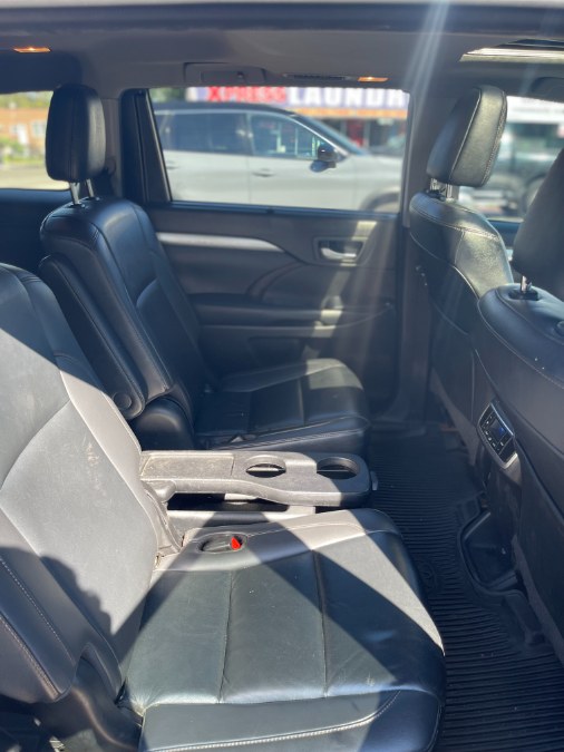 2019 Toyota Highlander XLE V6 AWD (Natl), available for sale in BROOKLYN, New York | Deals on Wheels International Auto. BROOKLYN, New York 2019 Toyota Highlander XLE V6 AWD (Natl), available for sale in BROOKLYN, New York | Deals on Wheels International Auto. BROOKLYN, New York