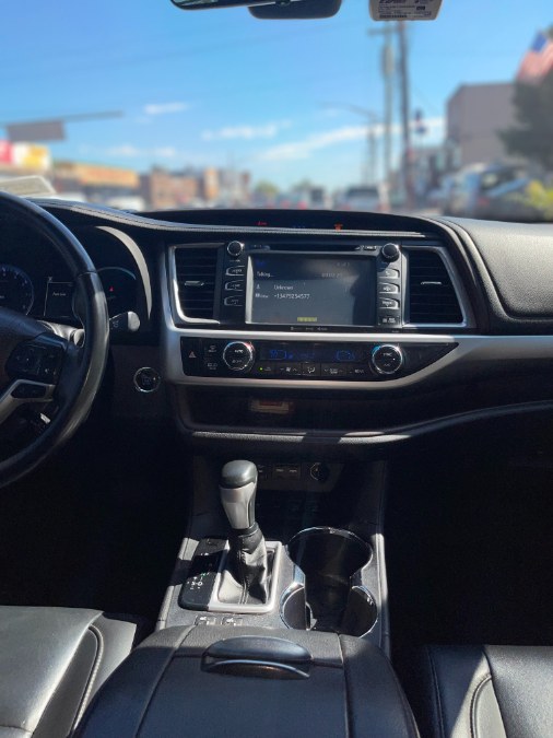 2019 Toyota Highlander XLE V6 AWD (Natl), available for sale in BROOKLYN, New York | Deals on Wheels International Auto. BROOKLYN, New York 2019 Toyota Highlander XLE V6 AWD (Natl), available for sale in BROOKLYN, New York | Deals on Wheels International Auto. BROOKLYN, New York