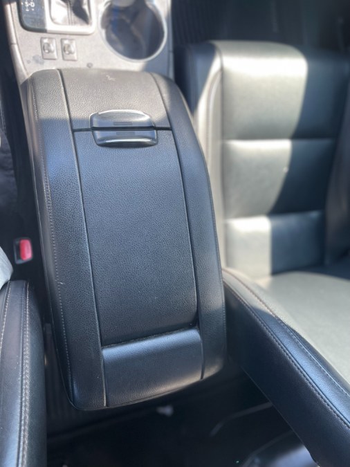 2019 Toyota Highlander XLE V6 AWD (Natl), available for sale in BROOKLYN, New York | Deals on Wheels International Auto. BROOKLYN, New York 2019 Toyota Highlander XLE V6 AWD (Natl), available for sale in BROOKLYN, New York | Deals on Wheels International Auto. BROOKLYN, New York