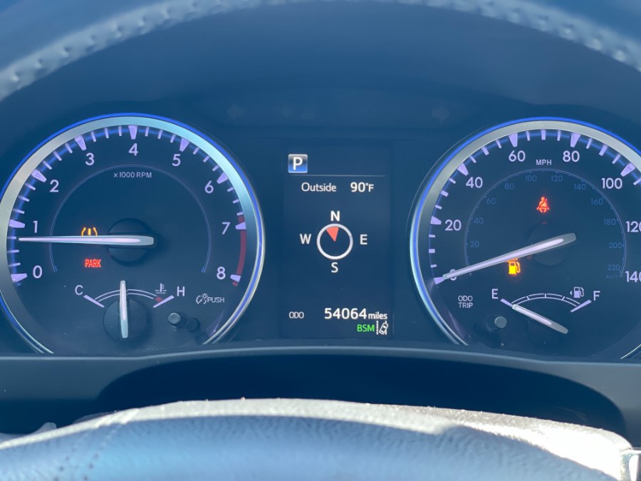 2019 Toyota Highlander XLE V6 AWD (Natl), available for sale in BROOKLYN, New York | Deals on Wheels International Auto. BROOKLYN, New York 2019 Toyota Highlander XLE V6 AWD (Natl), available for sale in BROOKLYN, New York | Deals on Wheels International Auto. BROOKLYN, New York