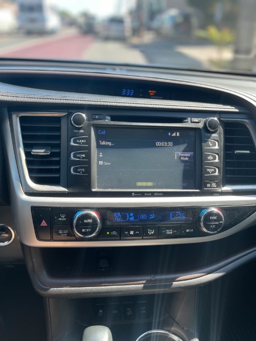 2019 Toyota Highlander XLE V6 AWD (Natl), available for sale in BROOKLYN, New York | Deals on Wheels International Auto. BROOKLYN, New York 2019 Toyota Highlander XLE V6 AWD (Natl), available for sale in BROOKLYN, New York | Deals on Wheels International Auto. BROOKLYN, New York