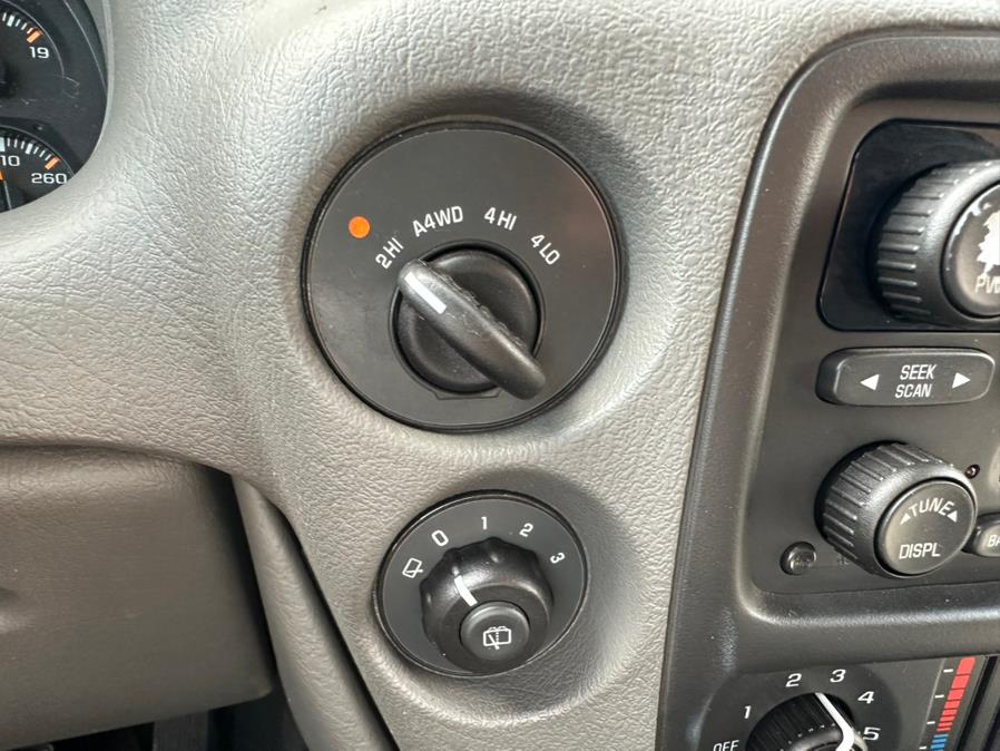 2004 Chevrolet TrailBlazer 4dr 4WD LT, available for sale in South Windsor, Connecticut | Mike And Tony Auto Sales, Inc. South Windsor, Connecticut 2004 Chevrolet TrailBlazer 4dr 4WD LT, available for sale in South Windsor, Connecticut | Mike And Tony Auto Sales, Inc. South Windsor, Connecticut