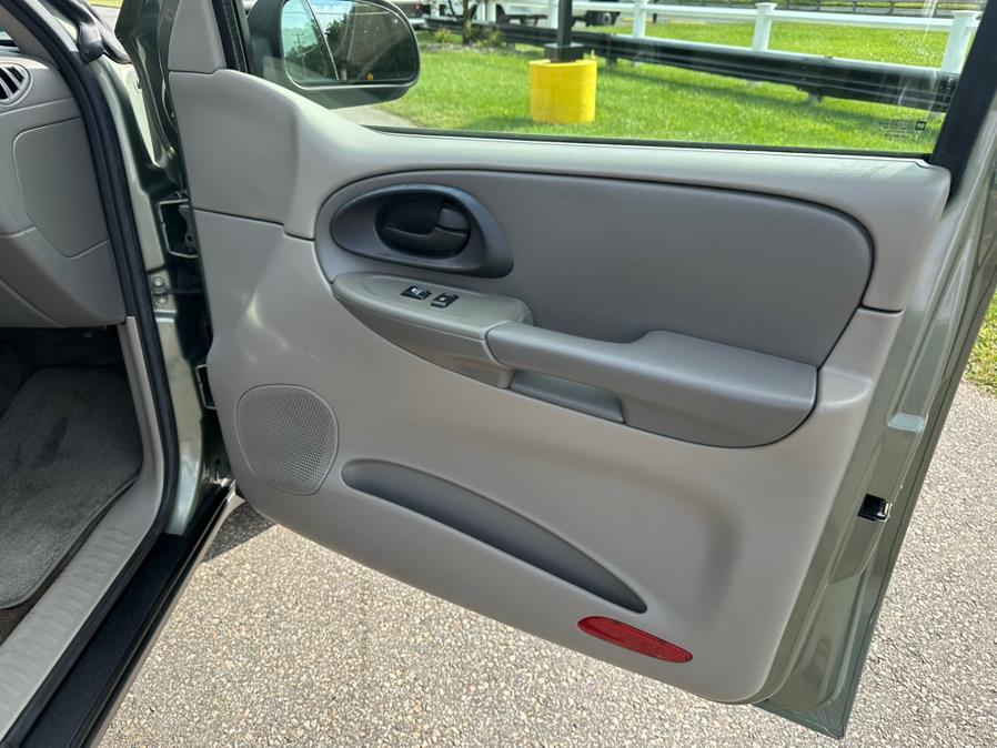 2004 Chevrolet TrailBlazer 4dr 4WD LT, available for sale in South Windsor, Connecticut | Mike And Tony Auto Sales, Inc. South Windsor, Connecticut 2004 Chevrolet TrailBlazer 4dr 4WD LT, available for sale in South Windsor, Connecticut | Mike And Tony Auto Sales, Inc. South Windsor, Connecticut