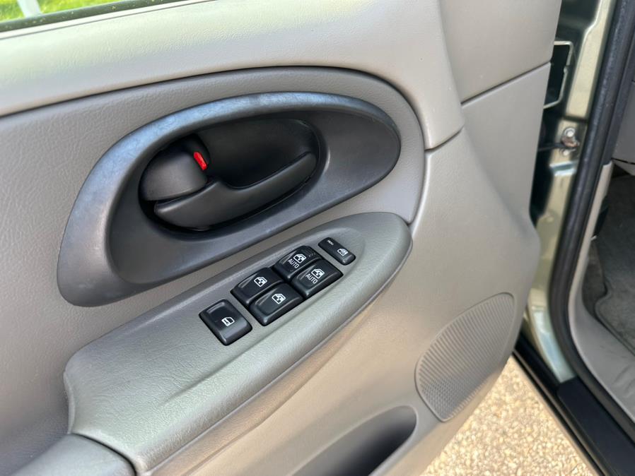 2004 Chevrolet TrailBlazer 4dr 4WD LT, available for sale in South Windsor, Connecticut | Mike And Tony Auto Sales, Inc. South Windsor, Connecticut 2004 Chevrolet TrailBlazer 4dr 4WD LT, available for sale in South Windsor, Connecticut | Mike And Tony Auto Sales, Inc. South Windsor, Connecticut