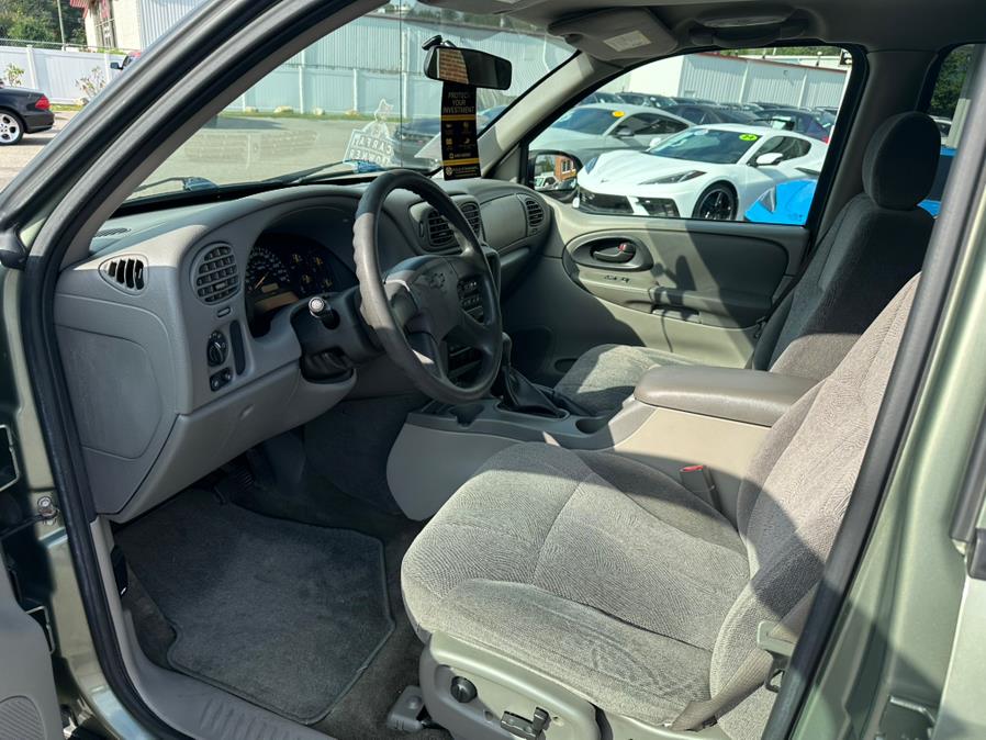2004 Chevrolet TrailBlazer 4dr 4WD LT, available for sale in South Windsor, Connecticut | Mike And Tony Auto Sales, Inc. South Windsor, Connecticut 2004 Chevrolet TrailBlazer 4dr 4WD LT, available for sale in South Windsor, Connecticut | Mike And Tony Auto Sales, Inc. South Windsor, Connecticut