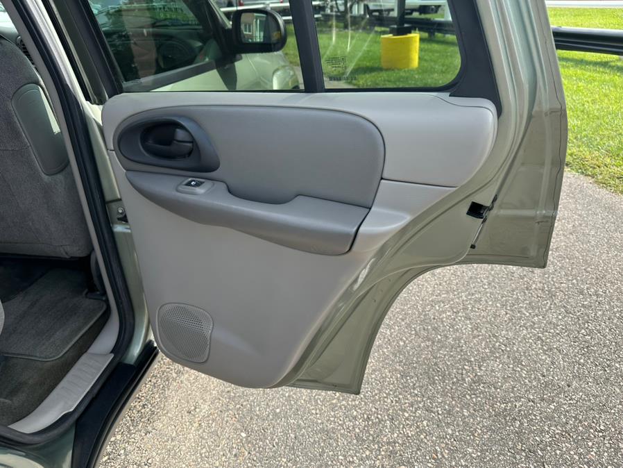 2004 Chevrolet TrailBlazer 4dr 4WD LT, available for sale in South Windsor, Connecticut | Mike And Tony Auto Sales, Inc. South Windsor, Connecticut 2004 Chevrolet TrailBlazer 4dr 4WD LT, available for sale in South Windsor, Connecticut | Mike And Tony Auto Sales, Inc. South Windsor, Connecticut