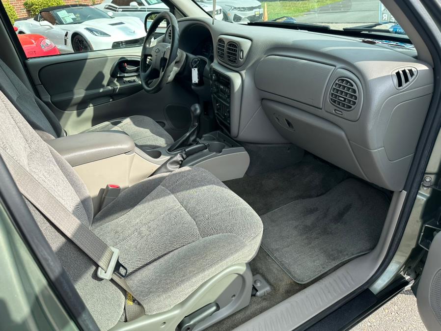 2004 Chevrolet TrailBlazer 4dr 4WD LT, available for sale in South Windsor, Connecticut | Mike And Tony Auto Sales, Inc. South Windsor, Connecticut 2004 Chevrolet TrailBlazer 4dr 4WD LT, available for sale in South Windsor, Connecticut | Mike And Tony Auto Sales, Inc. South Windsor, Connecticut