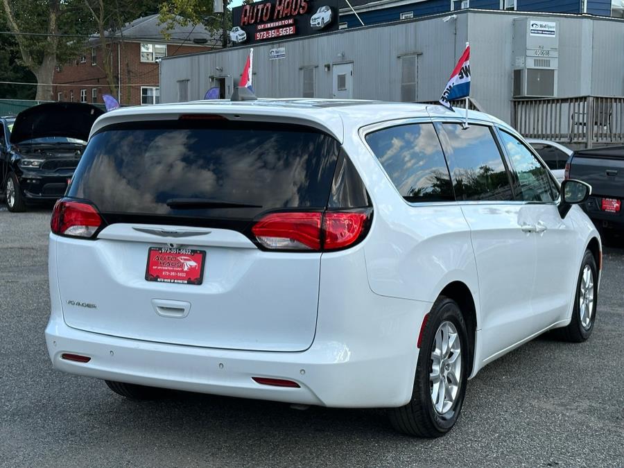 2021 Chrysler Voyager LX photo 4