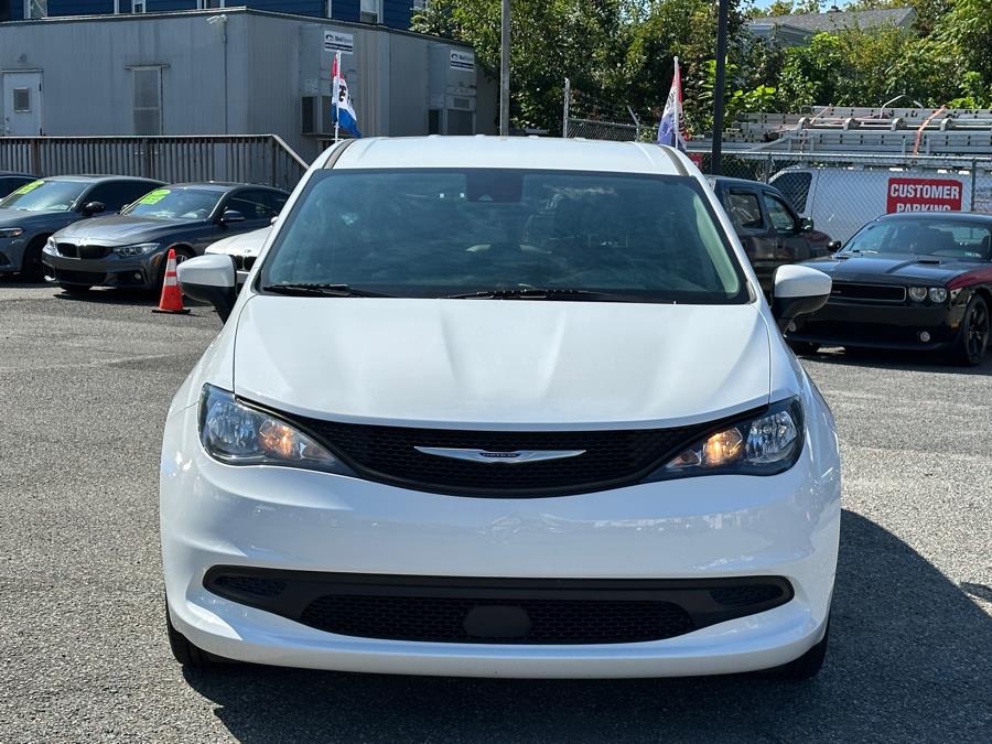 2021 Chrysler Voyager LX photo 2