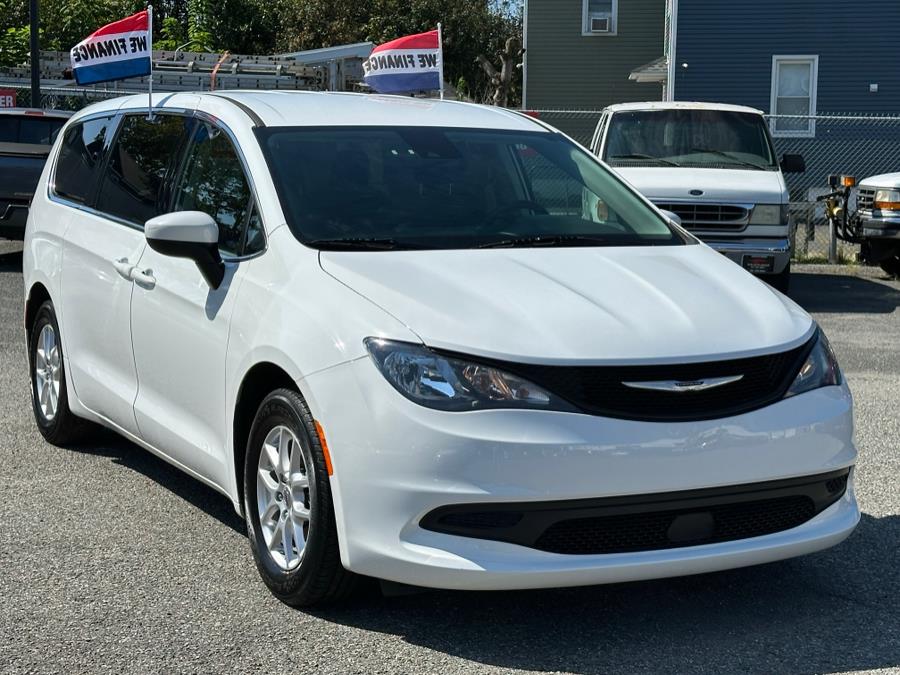 2021 Chrysler Voyager LX photo 3