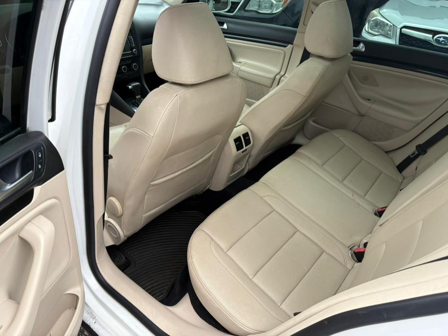 2011 Volkswagen Jetta SportWagen 4dr Auto SE PZEV, available for sale in East Windsor, Connecticut | CT Car Co LLC. East Windsor, Connecticut 2011 Volkswagen Jetta SportWagen 4dr Auto SE PZEV, available for sale in East Windsor, Connecticut | CT Car Co LLC. East Windsor, Connecticut