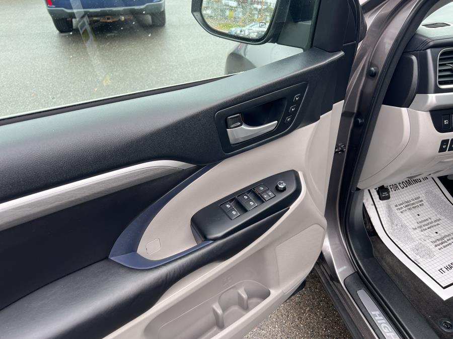 2017 Toyota Highlander Limited Platinum V6 AWD (Natl), available for sale in Bangor , Maine | Pray's Auto Sales . Bangor , Maine 2017 Toyota Highlander Limited Platinum V6 AWD (Natl), available for sale in Bangor , Maine | Pray's Auto Sales . Bangor , Maine