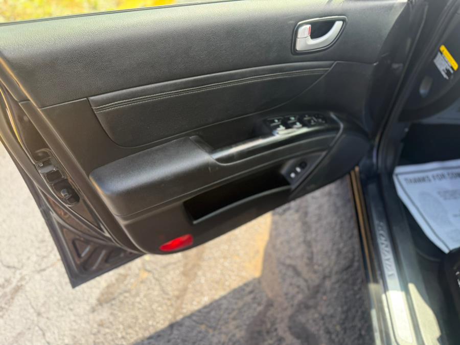 2008 Hyundai Sonata 4dr Sdn V6 Auto Limited, available for sale in East Windsor, Connecticut | STS Automotive. East Windsor, Connecticut 2008 Hyundai Sonata 4dr Sdn V6 Auto Limited, available for sale in East Windsor, Connecticut | STS Automotive. East Windsor, Connecticut