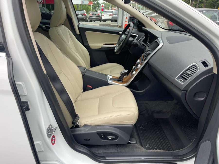 2016 Volvo XC60 AWD 4dr T5 Platinum, available for sale in Bloomfield, Connecticut | AXA Car Sales and Repair LLC. Bloomfield, Connecticut 2016 Volvo XC60 AWD 4dr T5 Platinum, available for sale in Bloomfield, Connecticut | AXA Car Sales and Repair LLC. Bloomfield, Connecticut