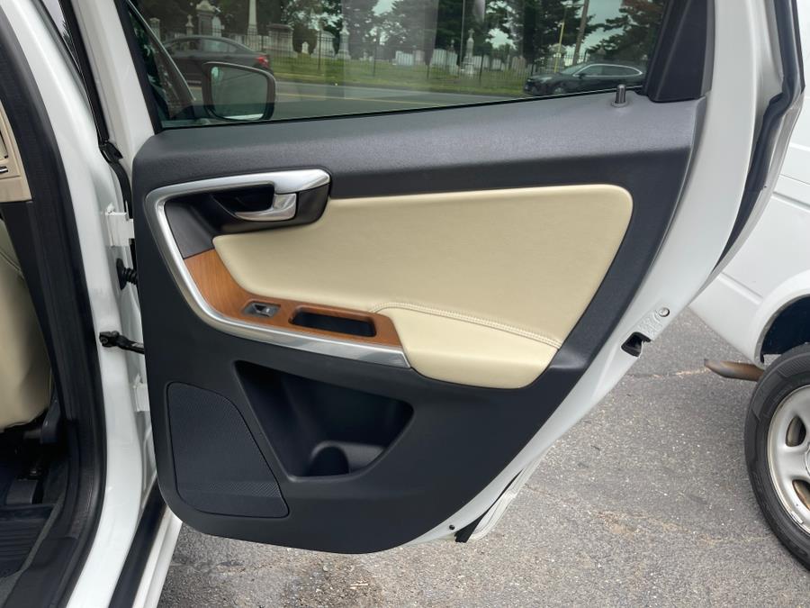 2016 Volvo XC60 AWD 4dr T5 Platinum, available for sale in Bloomfield, Connecticut | AXA Car Sales and Repair LLC. Bloomfield, Connecticut 2016 Volvo XC60 AWD 4dr T5 Platinum, available for sale in Bloomfield, Connecticut | AXA Car Sales and Repair LLC. Bloomfield, Connecticut