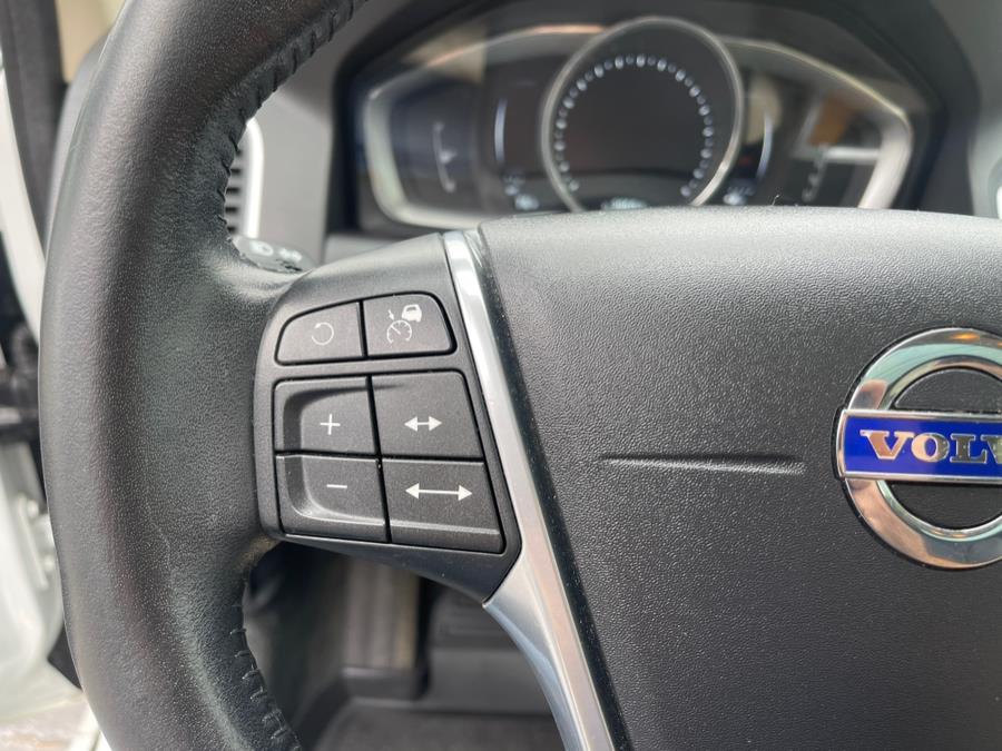 2016 Volvo XC60 AWD 4dr T5 Platinum, available for sale in Bloomfield, Connecticut | AXA Car Sales and Repair LLC. Bloomfield, Connecticut 2016 Volvo XC60 AWD 4dr T5 Platinum, available for sale in Bloomfield, Connecticut | AXA Car Sales and Repair LLC. Bloomfield, Connecticut