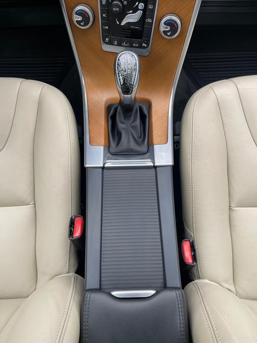 2016 Volvo XC60 AWD 4dr T5 Platinum, available for sale in Bloomfield, Connecticut | AXA Car Sales and Repair LLC. Bloomfield, Connecticut 2016 Volvo XC60 AWD 4dr T5 Platinum, available for sale in Bloomfield, Connecticut | AXA Car Sales and Repair LLC. Bloomfield, Connecticut