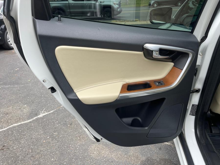 2016 Volvo XC60 AWD 4dr T5 Platinum, available for sale in Bloomfield, Connecticut | AXA Car Sales and Repair LLC. Bloomfield, Connecticut 2016 Volvo XC60 AWD 4dr T5 Platinum, available for sale in Bloomfield, Connecticut | AXA Car Sales and Repair LLC. Bloomfield, Connecticut