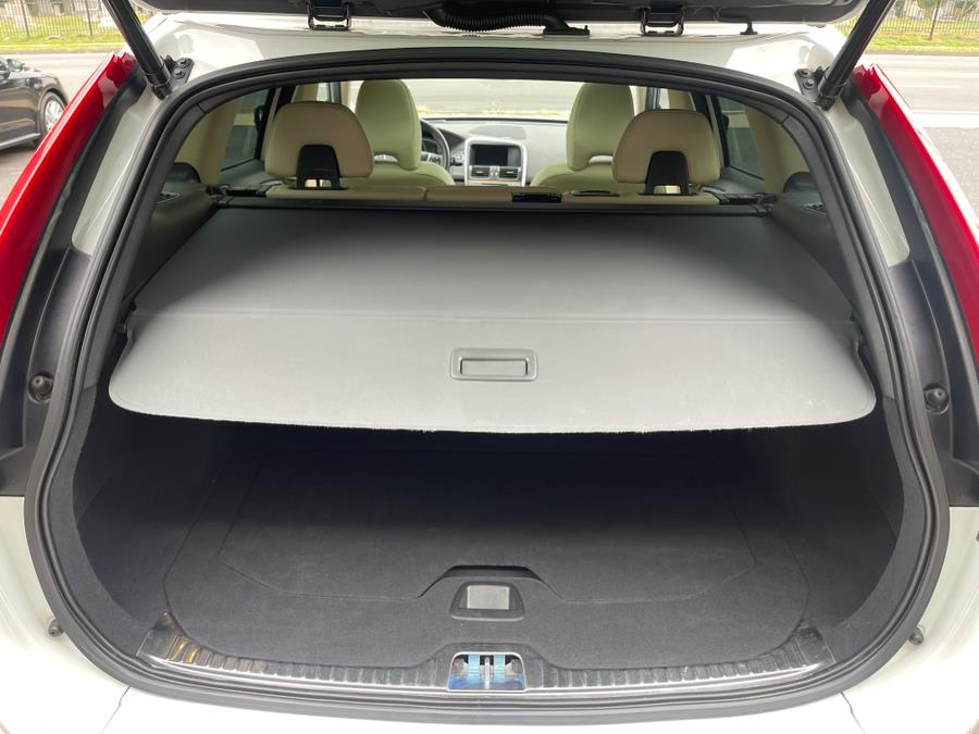 2016 Volvo XC60 AWD 4dr T5 Platinum, available for sale in Bloomfield, Connecticut | AXA Car Sales and Repair LLC. Bloomfield, Connecticut 2016 Volvo XC60 AWD 4dr T5 Platinum, available for sale in Bloomfield, Connecticut | AXA Car Sales and Repair LLC. Bloomfield, Connecticut