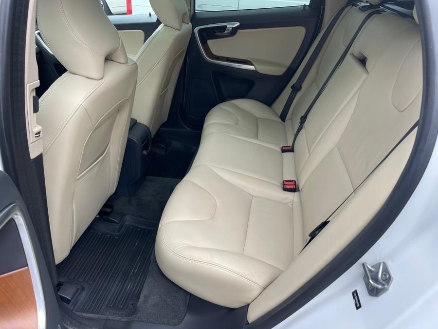 2016 Volvo XC60 AWD 4dr T5 Platinum, available for sale in Bloomfield, Connecticut | AXA Car Sales and Repair LLC. Bloomfield, Connecticut 2016 Volvo XC60 AWD 4dr T5 Platinum, available for sale in Bloomfield, Connecticut | AXA Car Sales and Repair LLC. Bloomfield, Connecticut