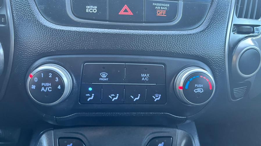 2014 Hyundai Tucson AWD 4dr SE PZEV, available for sale in Springfield, Massachusetts | Jordan Auto Sales Inc. Springfield, Massachusetts 2014 Hyundai Tucson AWD 4dr SE PZEV, available for sale in Springfield, Massachusetts | Jordan Auto Sales Inc. Springfield, Massachusetts