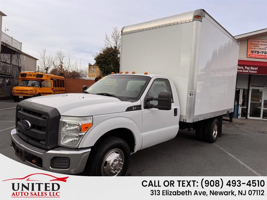 2013 Ford F-350 Super Duty Chassis Cab XL