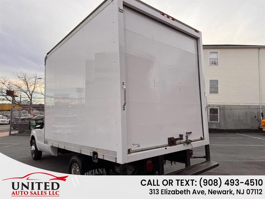 2013 Ford F-350 Super Duty Chassis Cab XL