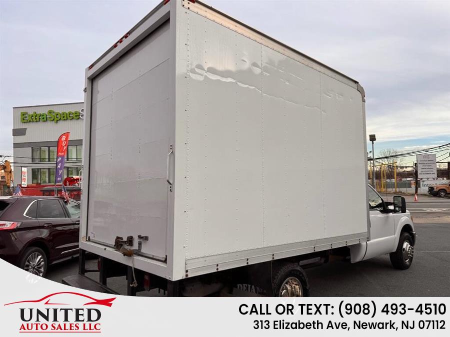 2013 Ford F-350 Super Duty Chassis Cab XL