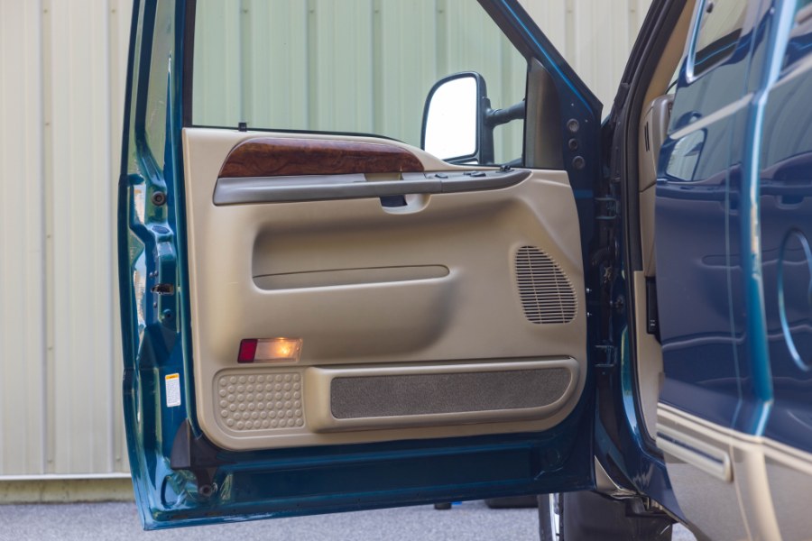 2000 Ford Super Duty F-250 Supercab 158" Lariat 4WD, available for sale in North Salem, New York | Meccanic Shop North Inc. North Salem, New York 2000 Ford Super Duty F-250 Supercab 158" Lariat 4WD, available for sale in North Salem, New York | Meccanic Shop North Inc. North Salem, New York