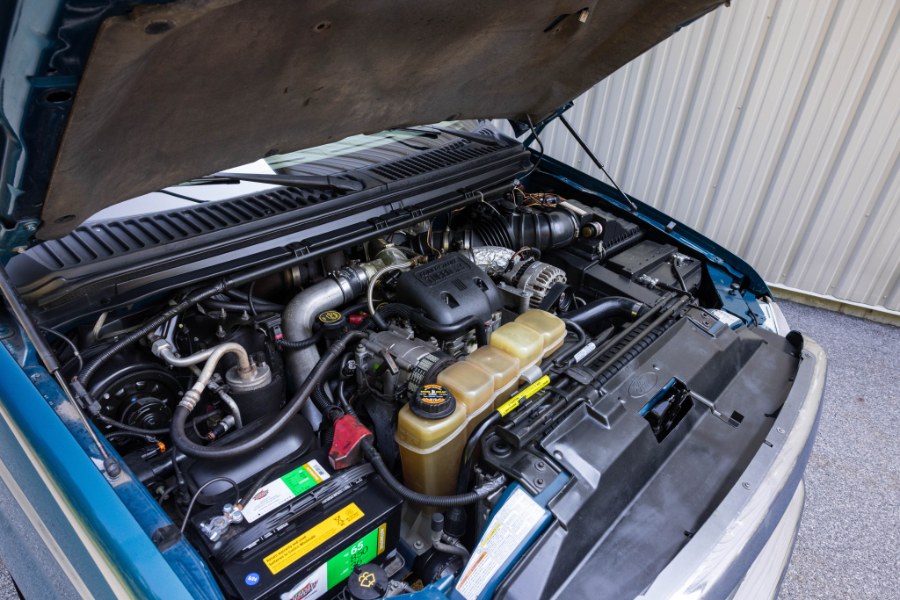 2000 Ford Super Duty F-250 Supercab 158" Lariat 4WD, available for sale in North Salem, New York | Meccanic Shop North Inc. North Salem, New York 2000 Ford Super Duty F-250 Supercab 158" Lariat 4WD, available for sale in North Salem, New York | Meccanic Shop North Inc. North Salem, New York