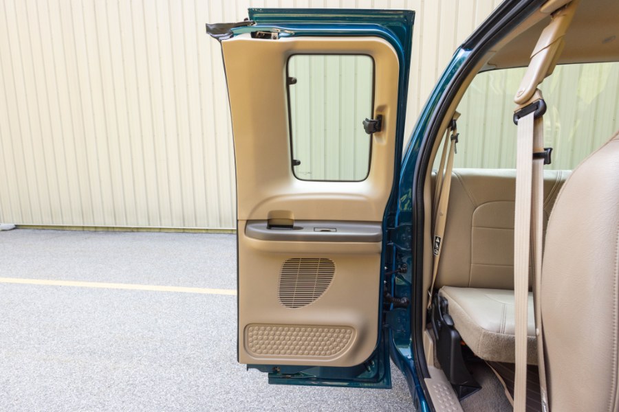 2000 Ford Super Duty F-250 Supercab 158" Lariat 4WD, available for sale in North Salem, New York | Meccanic Shop North Inc. North Salem, New York 2000 Ford Super Duty F-250 Supercab 158" Lariat 4WD, available for sale in North Salem, New York | Meccanic Shop North Inc. North Salem, New York
