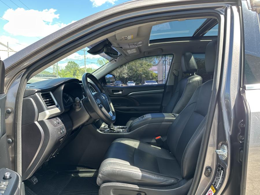 2017 Toyota Highlander Limited V6 AWD (Natl), available for sale in Milford, Connecticut | Dealertown Auto Wholesalers. Milford, Connecticut 2017 Toyota Highlander Limited V6 AWD (Natl), available for sale in Milford, Connecticut | Dealertown Auto Wholesalers. Milford, Connecticut