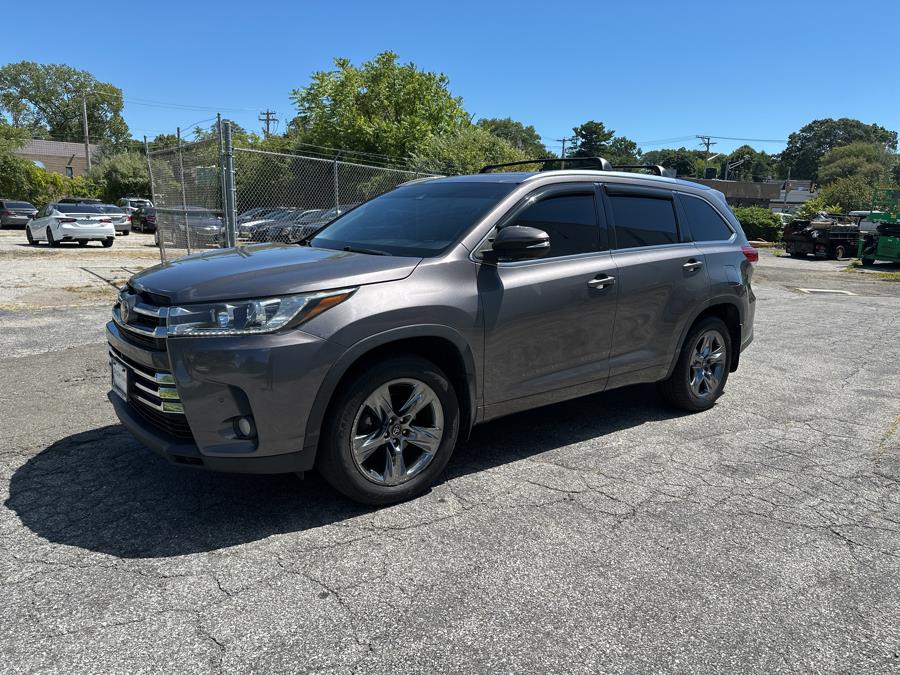 2017 Toyota Highlander Limited V6 AWD (Natl), available for sale in Milford, Connecticut | Dealertown Auto Wholesalers. Milford, Connecticut 2017 Toyota Highlander Limited V6 AWD (Natl), available for sale in Milford, Connecticut | Dealertown Auto Wholesalers. Milford, Connecticut