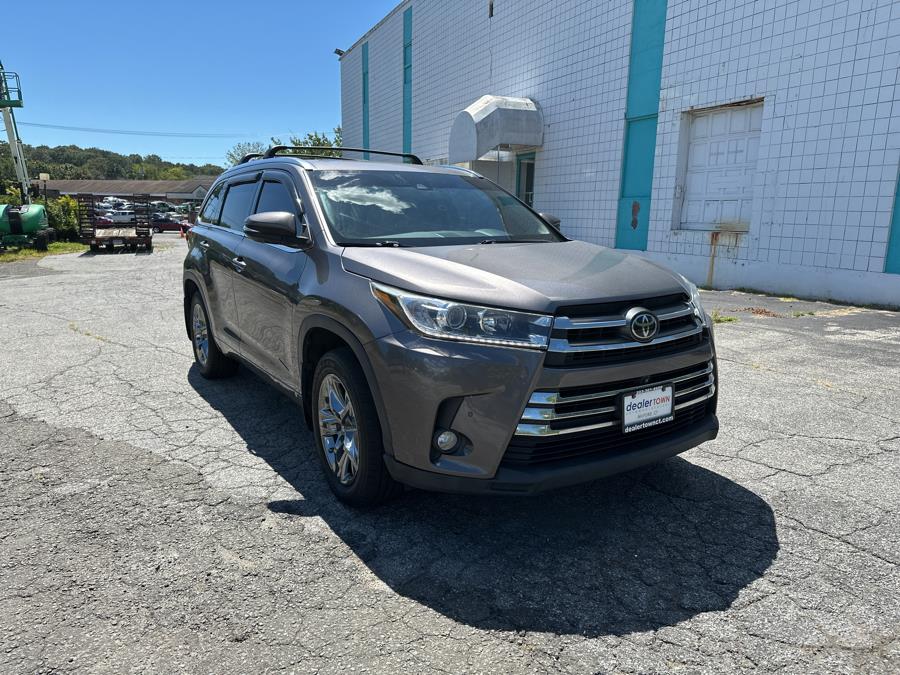 2017 Toyota Highlander Limited V6 AWD (Natl), available for sale in Milford, Connecticut | Dealertown Auto Wholesalers. Milford, Connecticut 2017 Toyota Highlander Limited V6 AWD (Natl), available for sale in Milford, Connecticut | Dealertown Auto Wholesalers. Milford, Connecticut