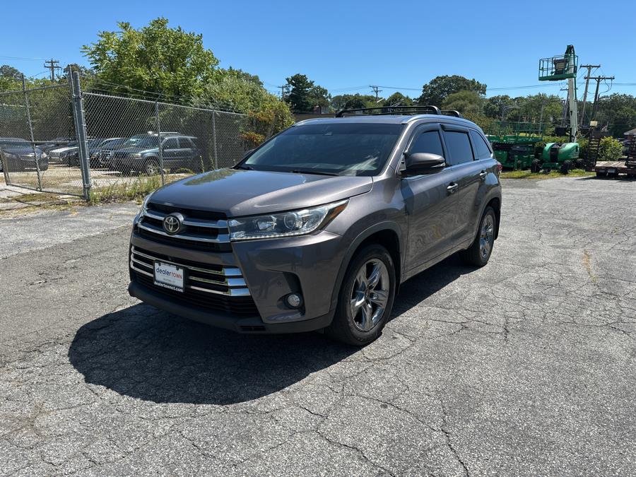 2017 Toyota Highlander Limited V6 AWD (Natl), available for sale in Milford, Connecticut | Dealertown Auto Wholesalers. Milford, Connecticut 2017 Toyota Highlander Limited V6 AWD (Natl), available for sale in Milford, Connecticut | Dealertown Auto Wholesalers. Milford, Connecticut