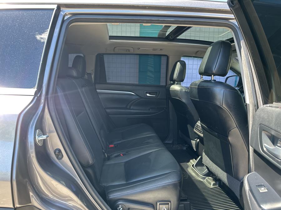 2017 Toyota Highlander Limited V6 AWD (Natl), available for sale in Milford, Connecticut | Dealertown Auto Wholesalers. Milford, Connecticut 2017 Toyota Highlander Limited V6 AWD (Natl), available for sale in Milford, Connecticut | Dealertown Auto Wholesalers. Milford, Connecticut