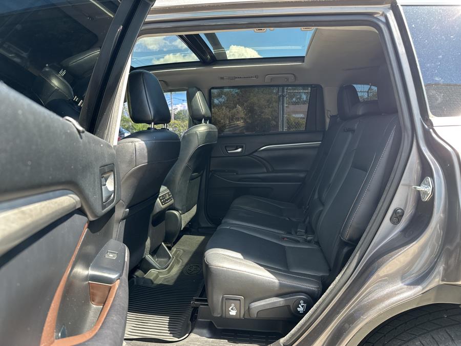 2017 Toyota Highlander Limited V6 AWD (Natl), available for sale in Milford, Connecticut | Dealertown Auto Wholesalers. Milford, Connecticut 2017 Toyota Highlander Limited V6 AWD (Natl), available for sale in Milford, Connecticut | Dealertown Auto Wholesalers. Milford, Connecticut