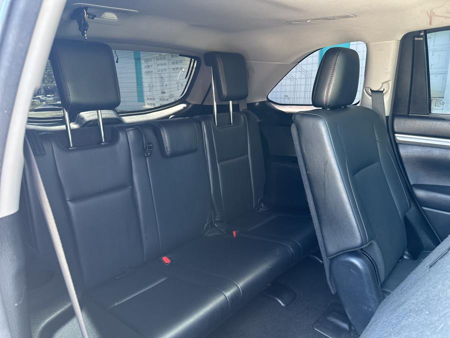 2017 Toyota Highlander Limited V6 AWD (Natl), available for sale in Milford, Connecticut | Dealertown Auto Wholesalers. Milford, Connecticut 2017 Toyota Highlander Limited V6 AWD (Natl), available for sale in Milford, Connecticut | Dealertown Auto Wholesalers. Milford, Connecticut