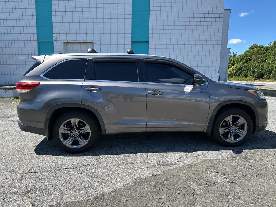 Used 2017 Toyota Highlander in Milford, Connecticut | Dealertown Auto Wholesalers. Milford, Connecticut